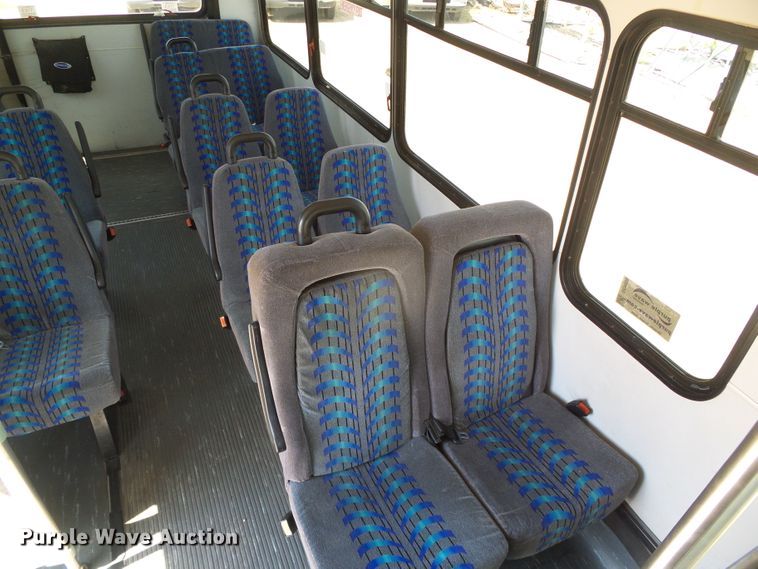 image for item DC5030 2006 Ford Econoline E450 Super Duty shuttle bus