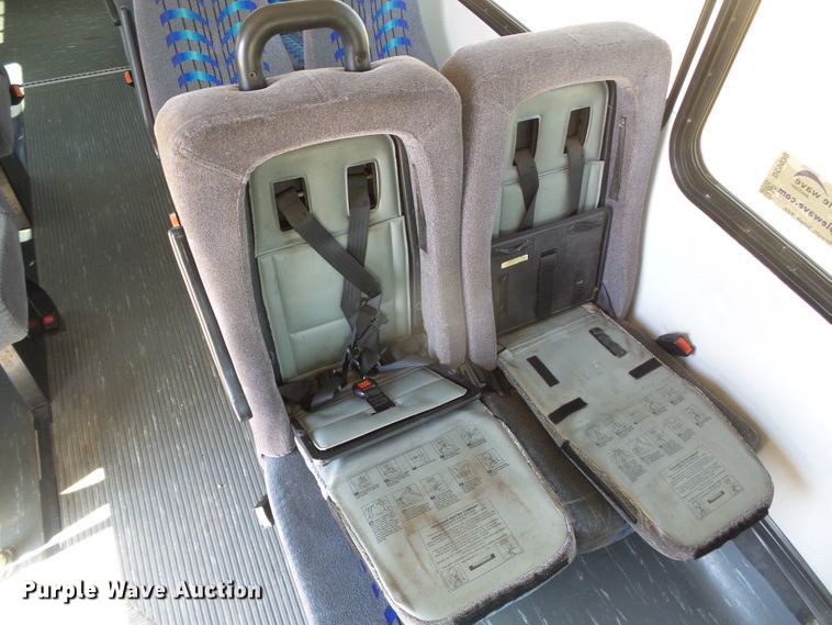 image for item DC5030 2006 Ford Econoline E450 Super Duty shuttle bus