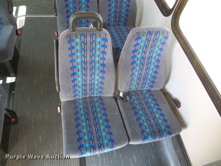 image for item DC5030 2006 Ford Econoline E450 Super Duty shuttle bus