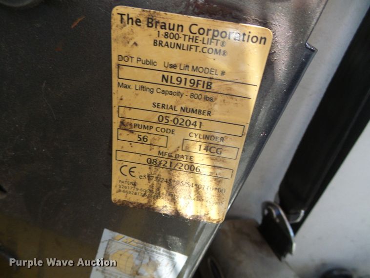 image for item DC5030 2006 Ford Econoline E450 Super Duty shuttle bus