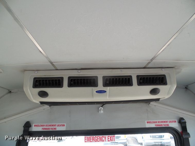 image for item DC5030 2006 Ford Econoline E450 Super Duty shuttle bus