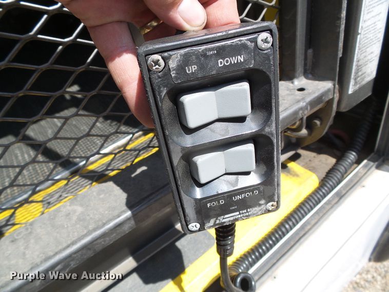 image for item DC5030 2006 Ford Econoline E450 Super Duty shuttle bus