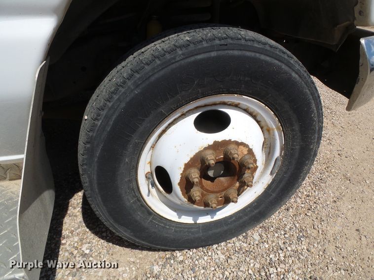 image for item DC5030 2006 Ford Econoline E450 Super Duty shuttle bus