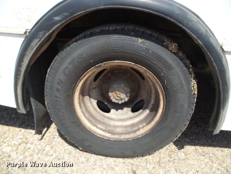 image for item DC5030 2006 Ford Econoline E450 Super Duty shuttle bus