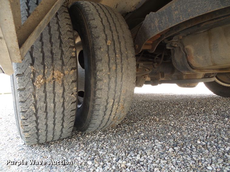 image for item DC5030 2006 Ford Econoline E450 Super Duty shuttle bus