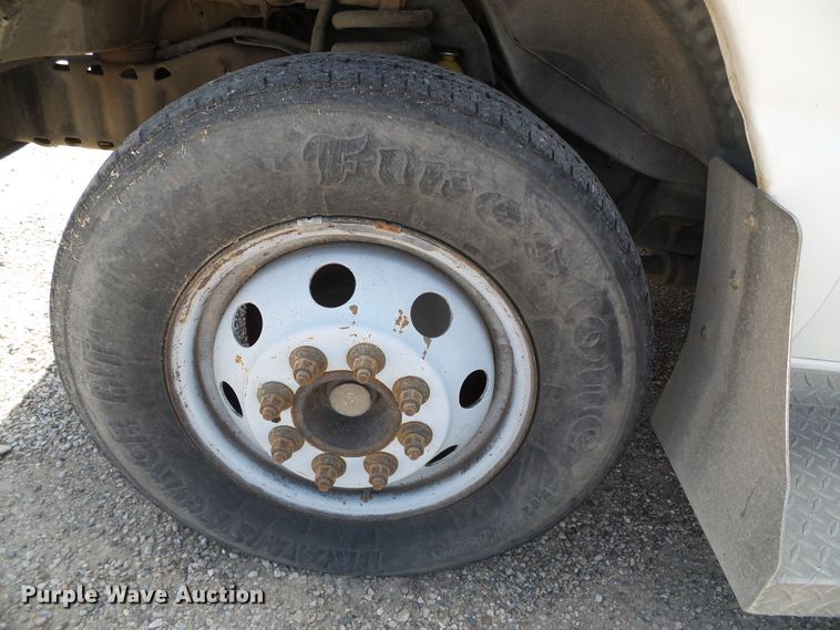 image for item DC5030 2006 Ford Econoline E450 Super Duty shuttle bus