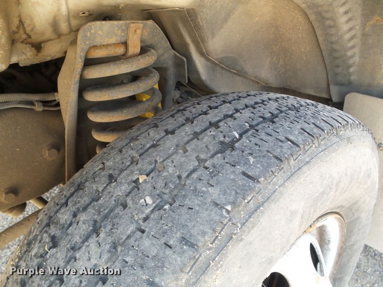 image for item DC5030 2006 Ford Econoline E450 Super Duty shuttle bus