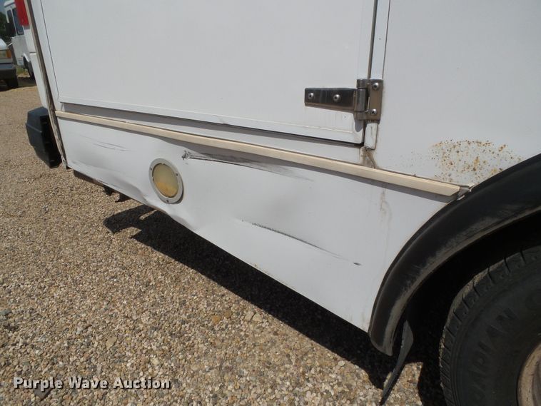 image for item DC5030 2006 Ford Econoline E450 Super Duty shuttle bus