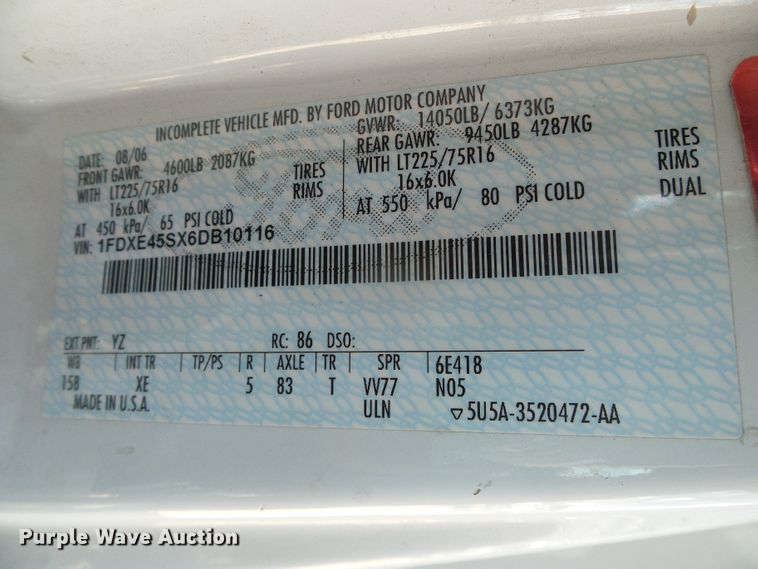 image for item DC5030 2006 Ford Econoline E450 Super Duty shuttle bus