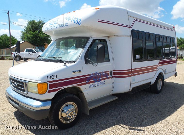 image for item DC5031 2006 Ford Econoline E450 Super Duty shuttle bus
