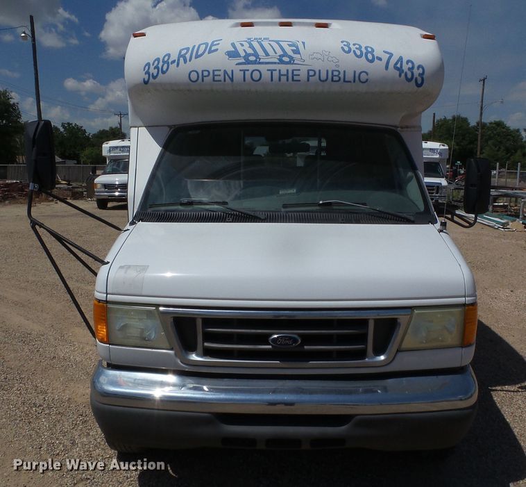 image for item DC5031 2006 Ford Econoline E450 Super Duty shuttle bus