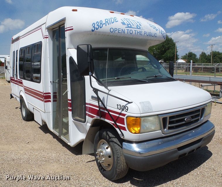 image for item DC5031 2006 Ford Econoline E450 Super Duty shuttle bus