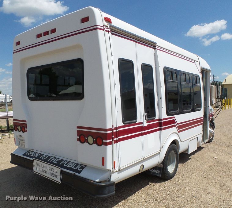 image for item DC5031 2006 Ford Econoline E450 Super Duty shuttle bus