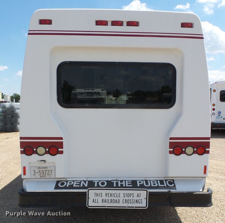 image for item DC5031 2006 Ford Econoline E450 Super Duty shuttle bus