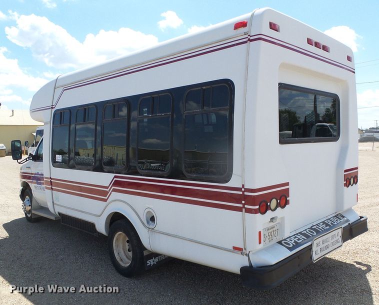 image for item DC5031 2006 Ford Econoline E450 Super Duty shuttle bus