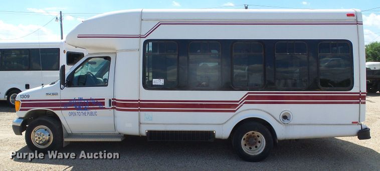 image for item DC5031 2006 Ford Econoline E450 Super Duty shuttle bus