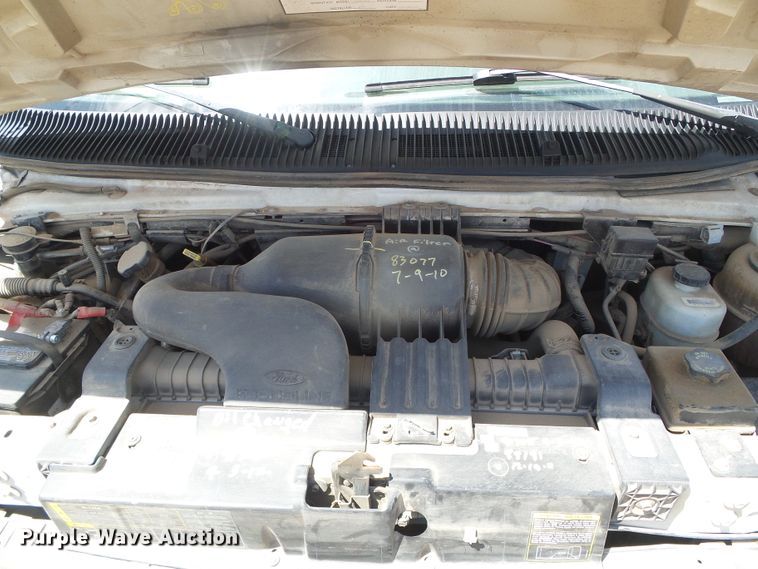 image for item DC5031 2006 Ford Econoline E450 Super Duty shuttle bus