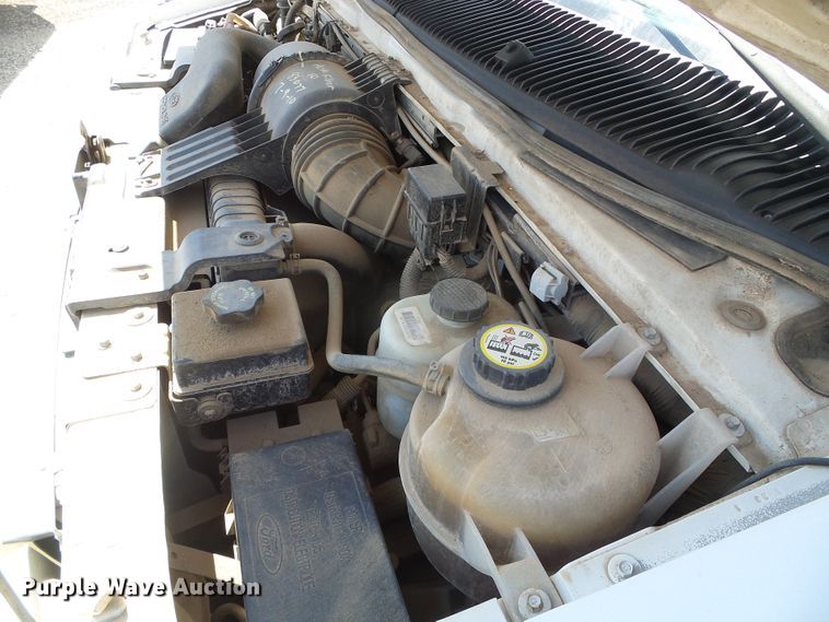 image for item DC5031 2006 Ford Econoline E450 Super Duty shuttle bus