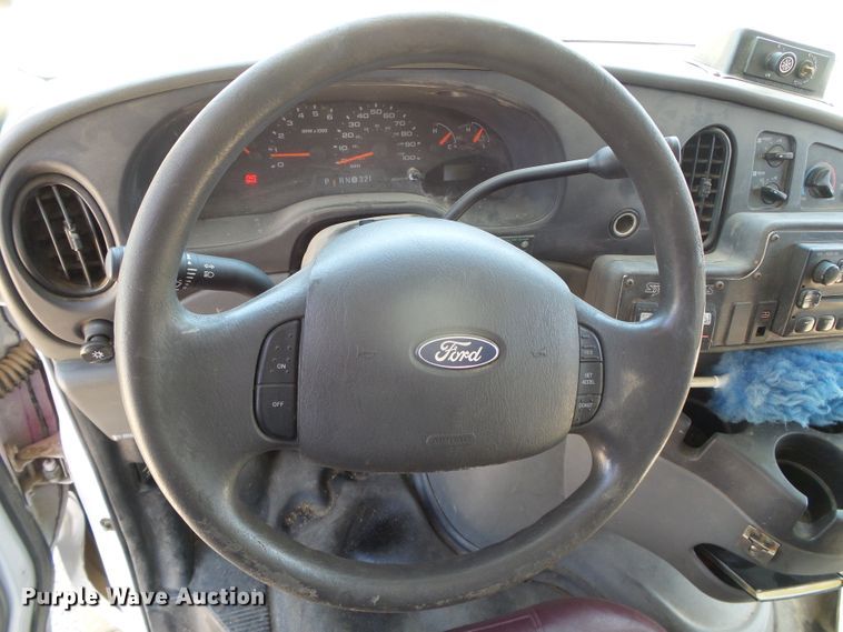 image for item DC5031 2006 Ford Econoline E450 Super Duty shuttle bus