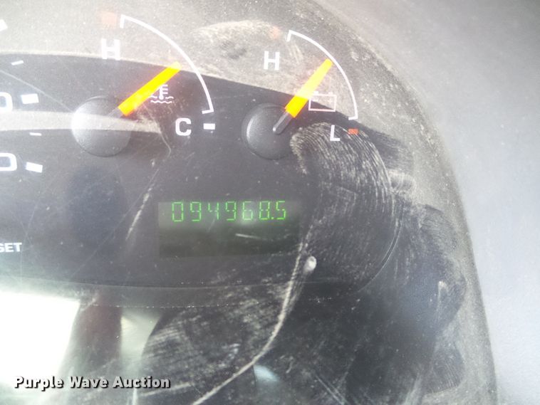 image for item DC5031 2006 Ford Econoline E450 Super Duty shuttle bus