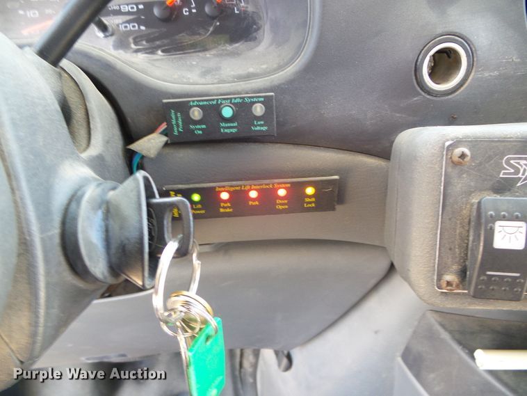 image for item DC5031 2006 Ford Econoline E450 Super Duty shuttle bus