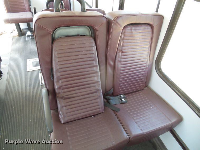 image for item DC5031 2006 Ford Econoline E450 Super Duty shuttle bus