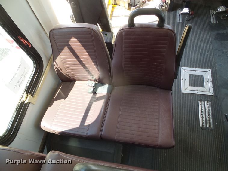 image for item DC5031 2006 Ford Econoline E450 Super Duty shuttle bus