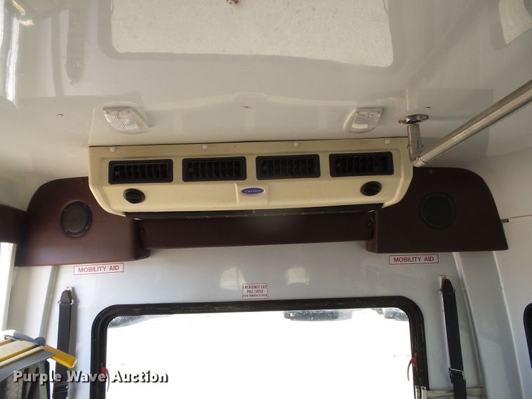 image for item DC5031 2006 Ford Econoline E450 Super Duty shuttle bus