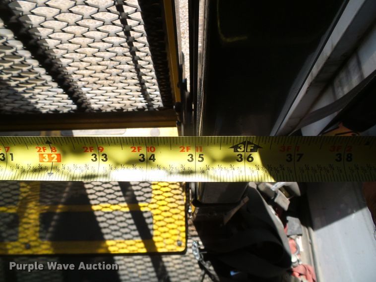 image for item DC5031 2006 Ford Econoline E450 Super Duty shuttle bus