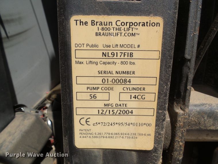 image for item DC5031 2006 Ford Econoline E450 Super Duty shuttle bus