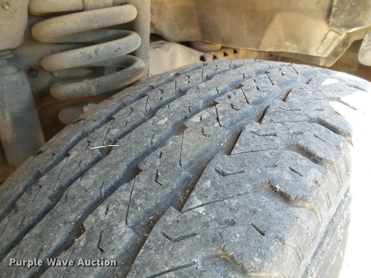 image for item DC5031 2006 Ford Econoline E450 Super Duty shuttle bus