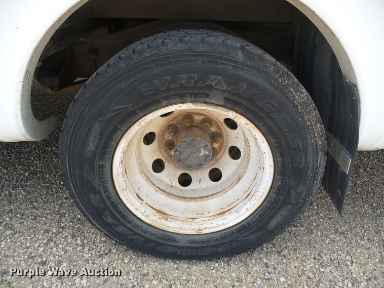 image for item DC5031 2006 Ford Econoline E450 Super Duty shuttle bus