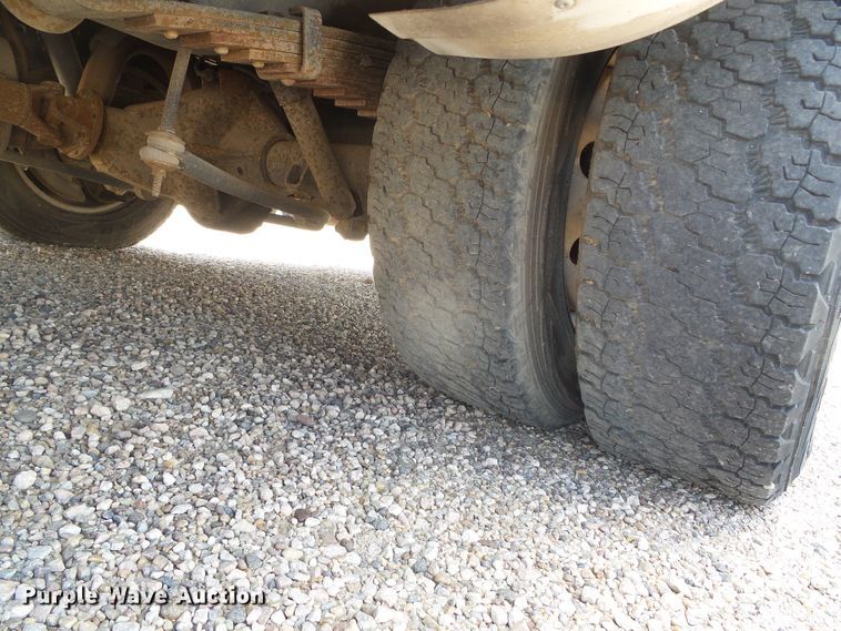 image for item DC5031 2006 Ford Econoline E450 Super Duty shuttle bus