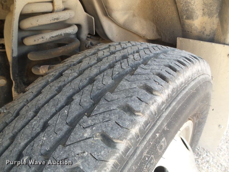 image for item DC5031 2006 Ford Econoline E450 Super Duty shuttle bus