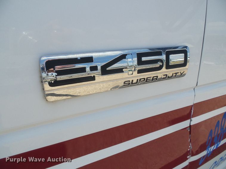image for item DC5031 2006 Ford Econoline E450 Super Duty shuttle bus