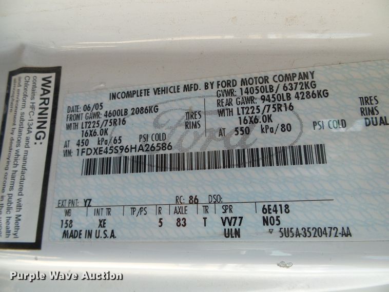 image for item DC5031 2006 Ford Econoline E450 Super Duty shuttle bus