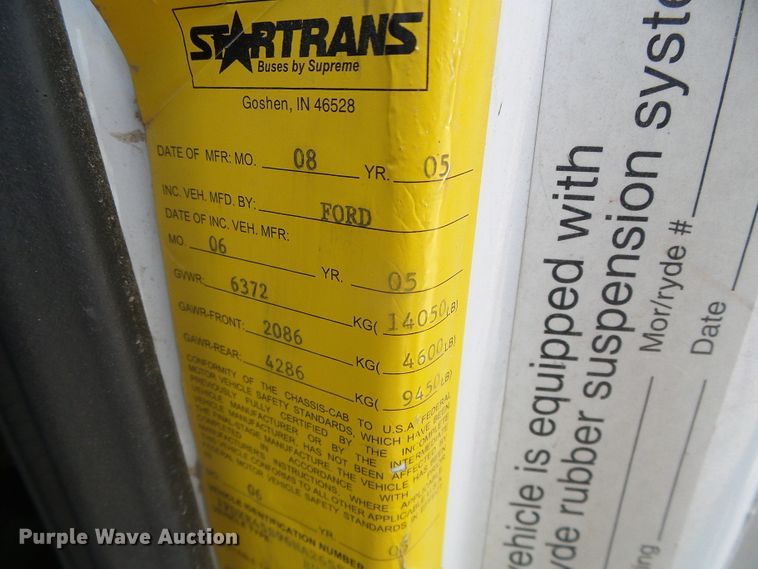 image for item DC5031 2006 Ford Econoline E450 Super Duty shuttle bus