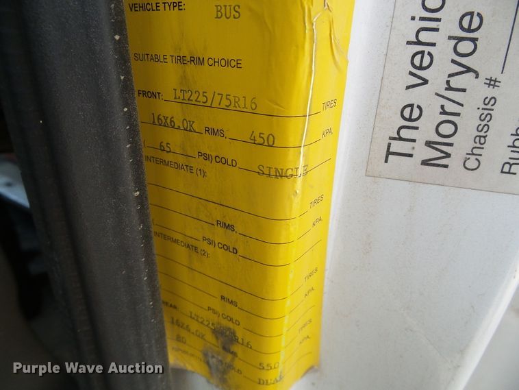 image for item DC5031 2006 Ford Econoline E450 Super Duty shuttle bus