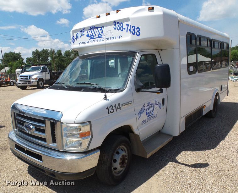 image for item DC5032 2008 Ford Econoline E450 Super Duty shuttle bus