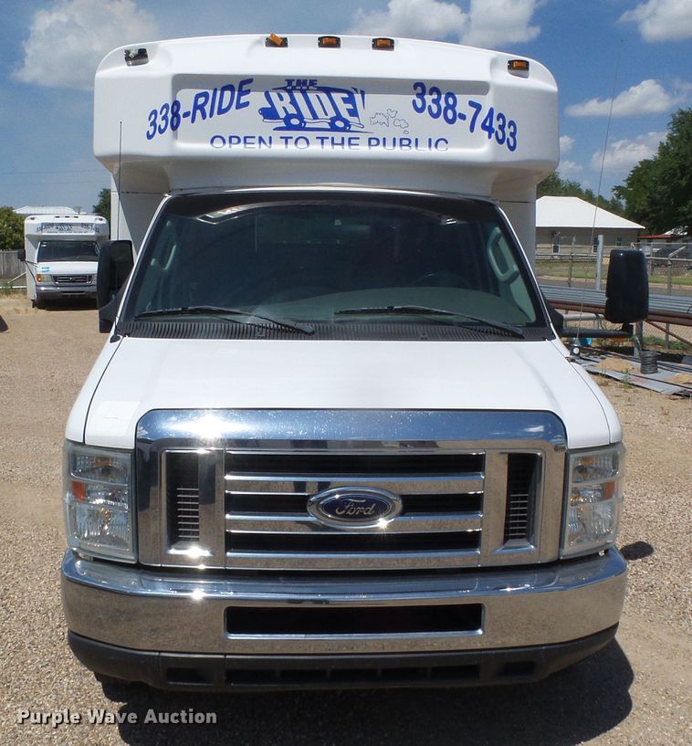 image for item DC5032 2008 Ford Econoline E450 Super Duty shuttle bus