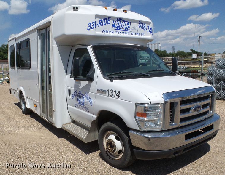 image for item DC5032 2008 Ford Econoline E450 Super Duty shuttle bus