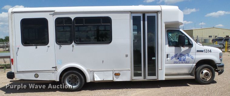 image for item DC5032 2008 Ford Econoline E450 Super Duty shuttle bus