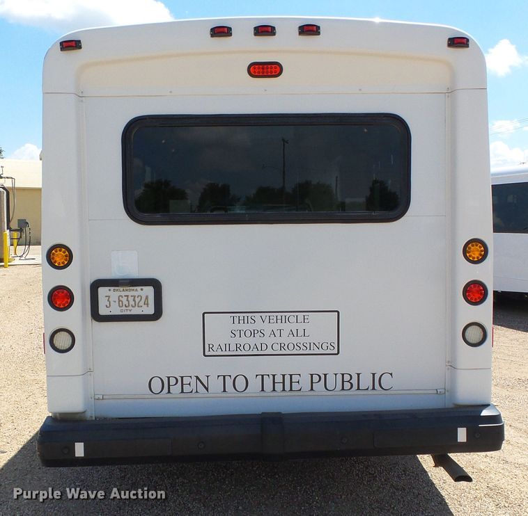 image for item DC5032 2008 Ford Econoline E450 Super Duty shuttle bus