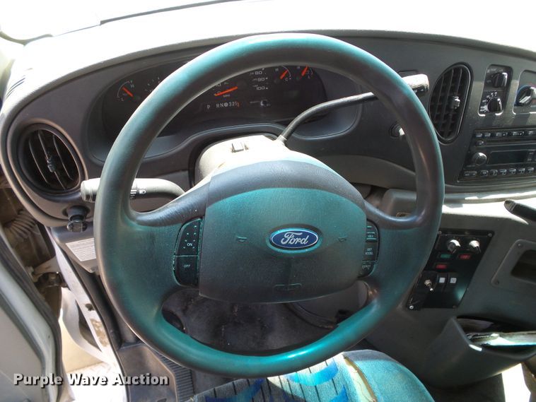 image for item DC5032 2008 Ford Econoline E450 Super Duty shuttle bus