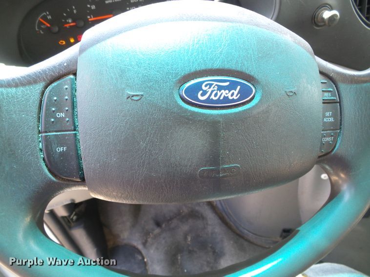 image for item DC5032 2008 Ford Econoline E450 Super Duty shuttle bus