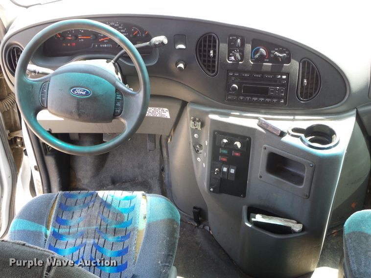 image for item DC5032 2008 Ford Econoline E450 Super Duty shuttle bus