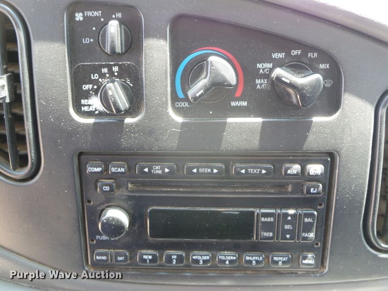 image for item DC5032 2008 Ford Econoline E450 Super Duty shuttle bus