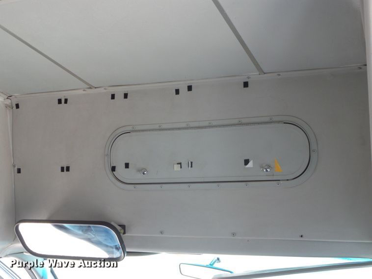 image for item DC5032 2008 Ford Econoline E450 Super Duty shuttle bus