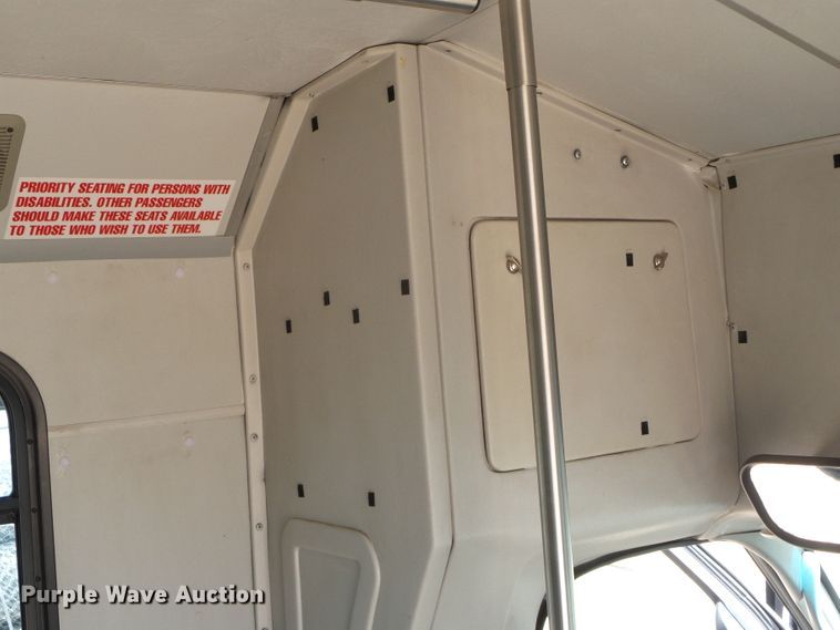 image for item DC5032 2008 Ford Econoline E450 Super Duty shuttle bus