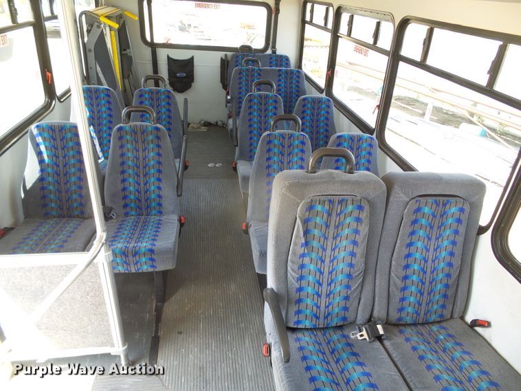 image for item DC5032 2008 Ford Econoline E450 Super Duty shuttle bus